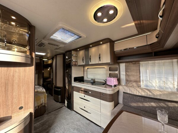 Hobby 650 KFU Prestige 2018 – mover, klíma, markíza, solár