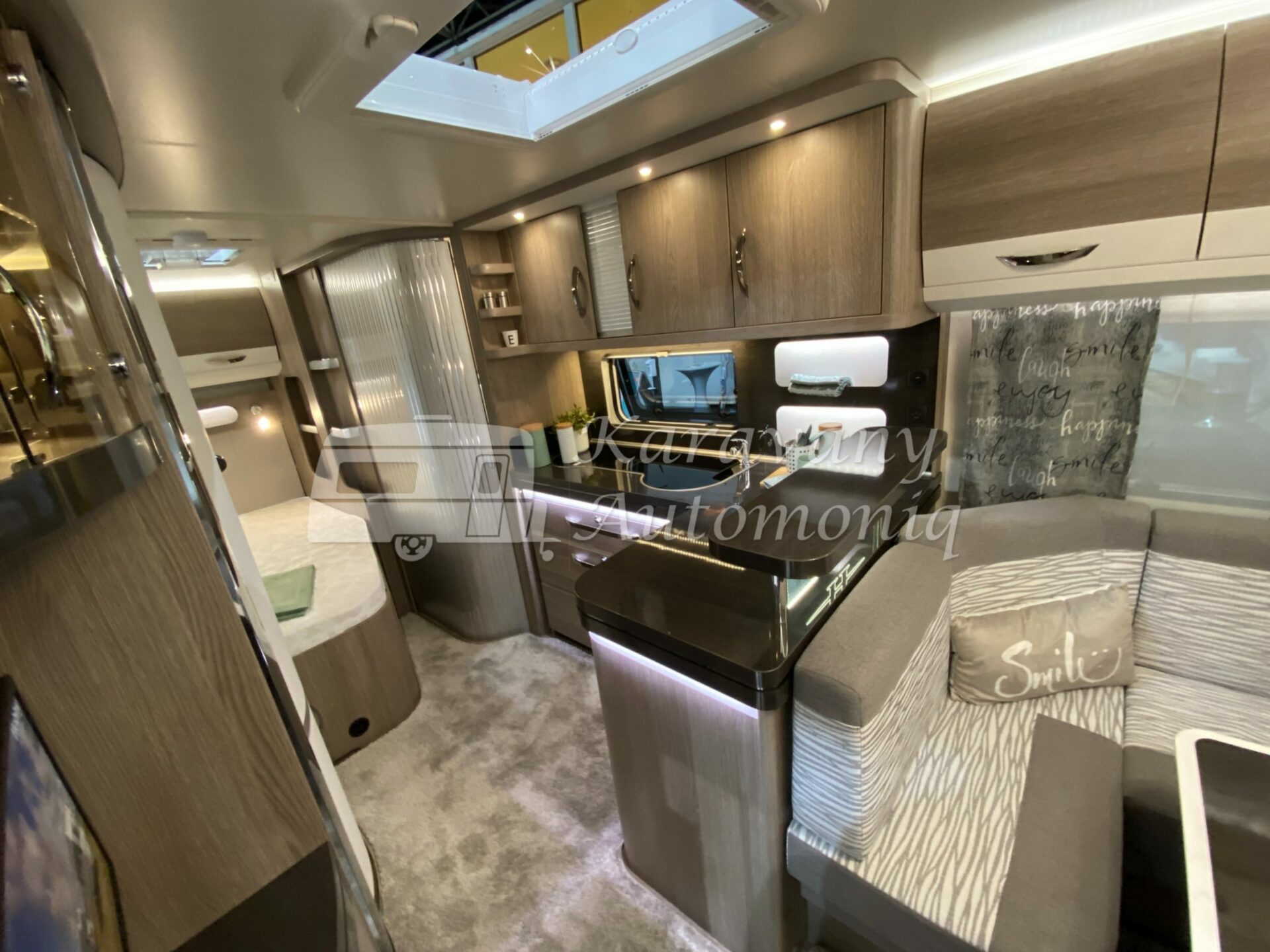Na objednávku Model 2024 Karavan Hobby Prestige 560 FC