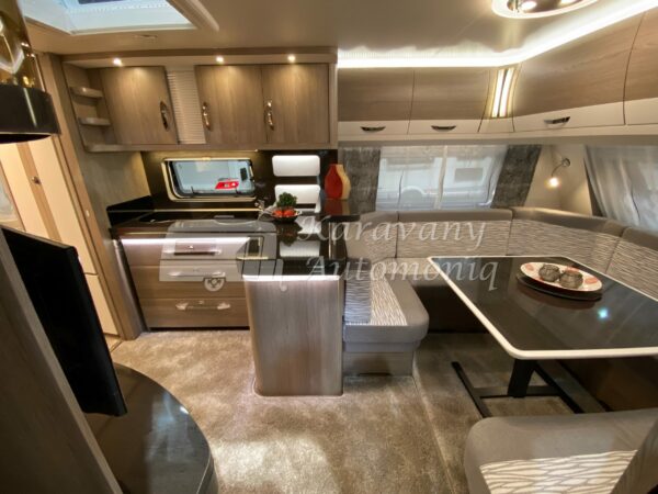 Na objednávku Model 2024 Karavan Hobby 660 WFC Prestige