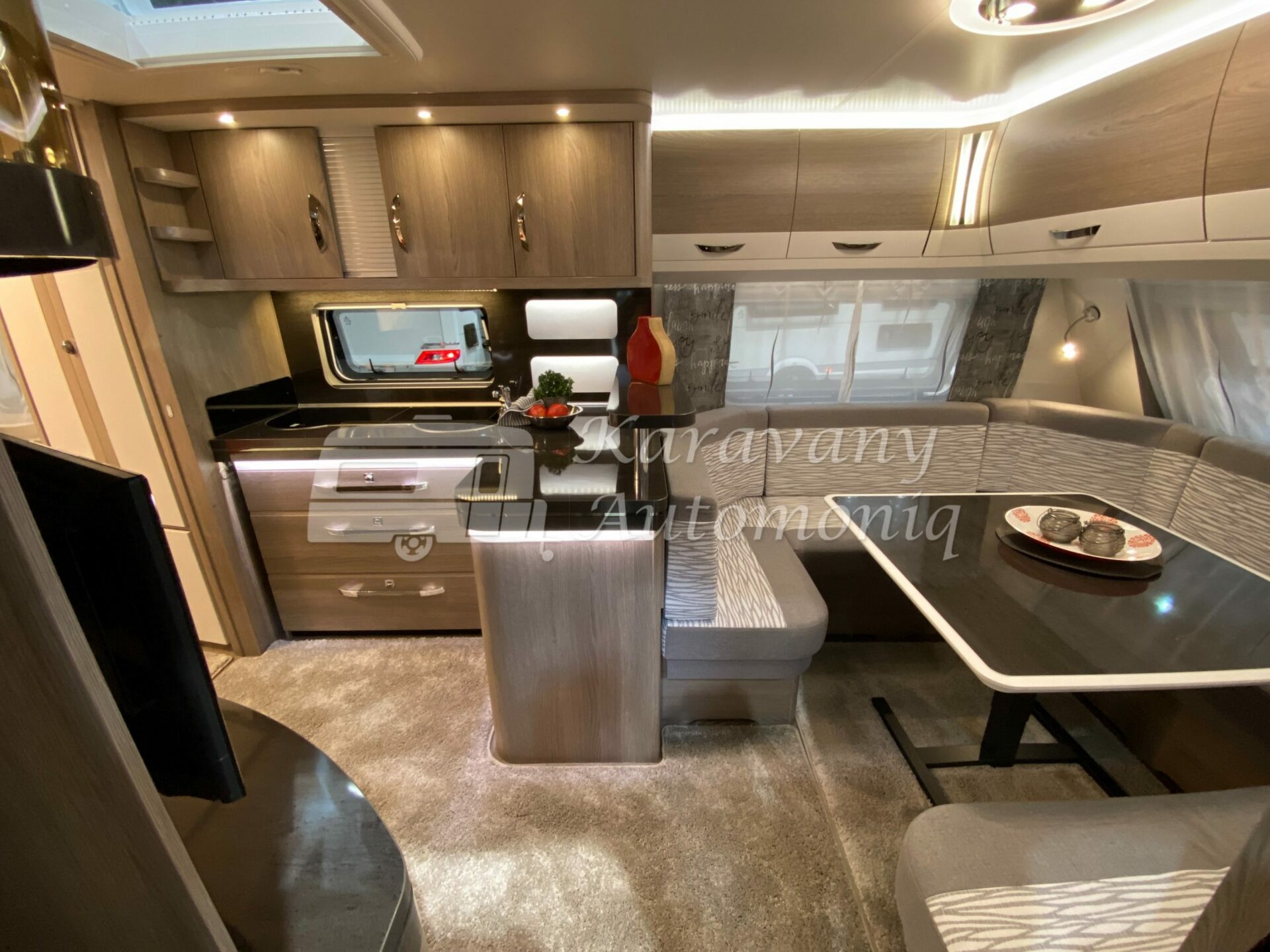 Na objednávku Model 2024 Karavan Hobby 660 WFC Prestige