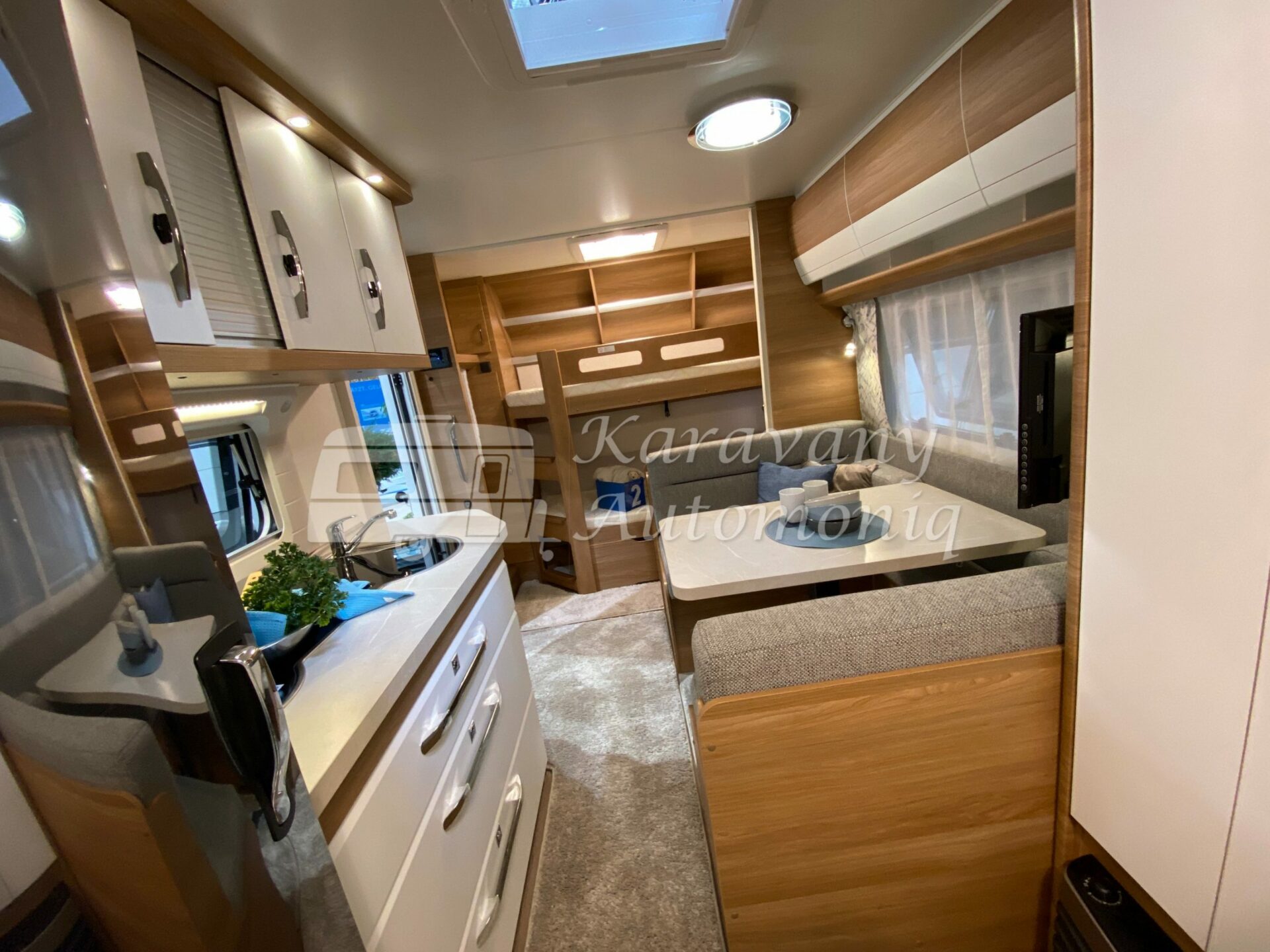 Na objednávku Karavan 2024 model Hobby 540 KMFe Deluxe