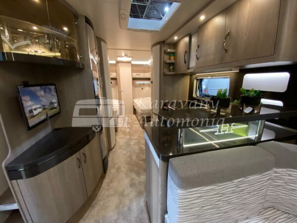 Na objednávku Model 2024 Karavan Hobby Prestige 720 WLC