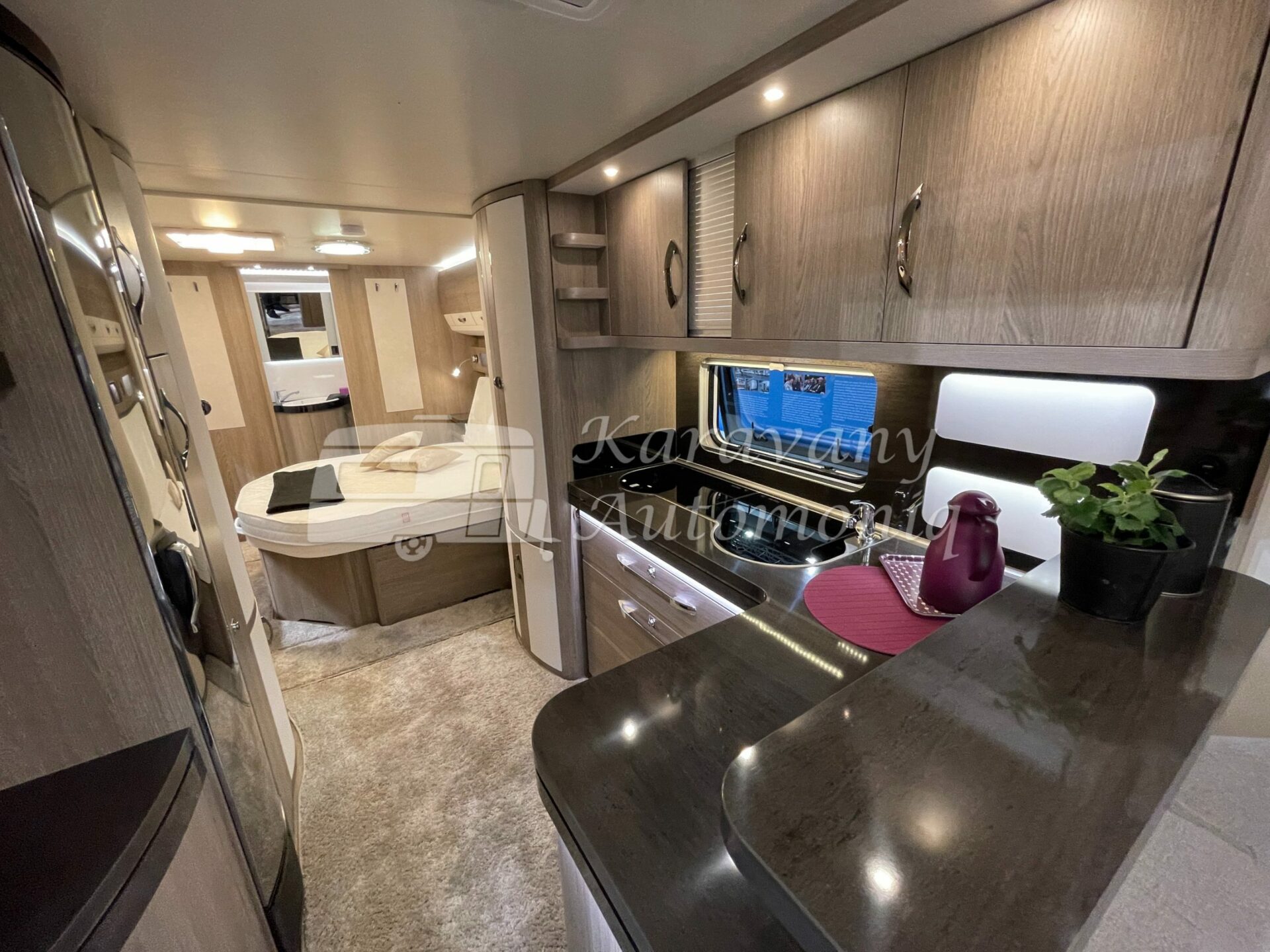 Na objednávku model 2024 Karavan Hobby Prestige 720 WQC