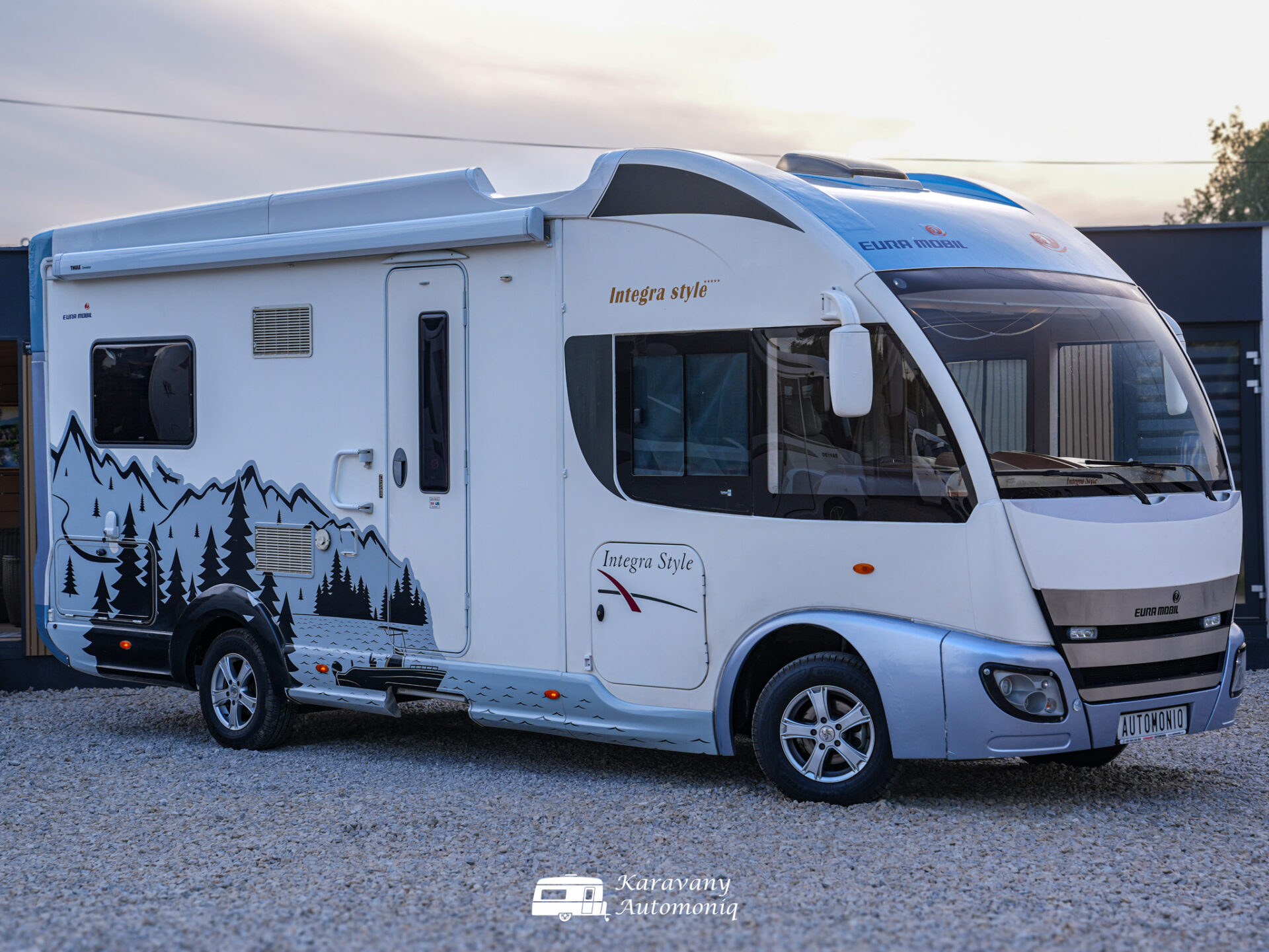 Eura Mobil IS 670 SB Markíza, Klíma, Solar, Ťažné, Trezor, Vzduchový p., Vyr. nohy, Kemping set
