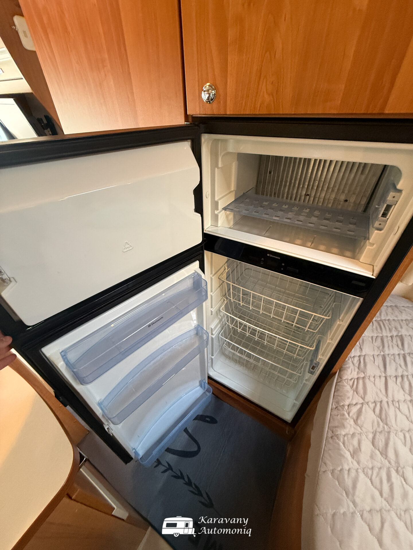Eura Mobil IS 670 SB Markíza, Klíma, Solar, Ťažné, Trezor, Vzduchový p., Vyr. nohy, Kemping set