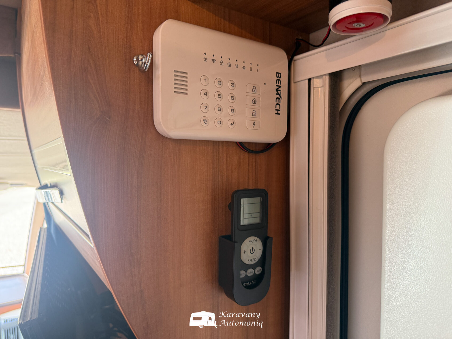 Eura Mobil IS 670 SB Markíza, Klíma, Solar, Ťažné, Trezor, Vzduchový p., Vyr. nohy, Kemping set