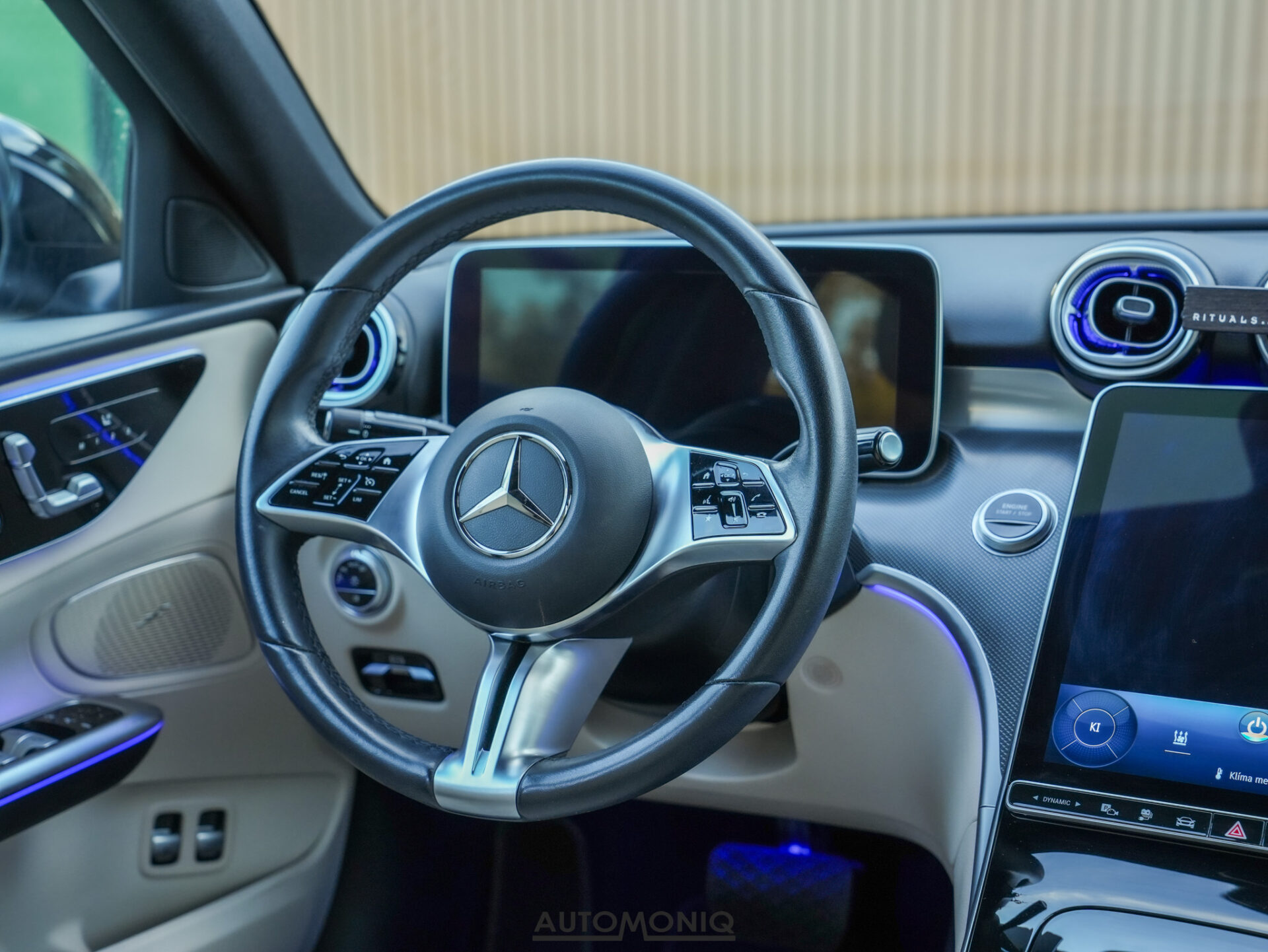 Mercedes C 300 E Digital Light, MBUX, Ambient, Keyless