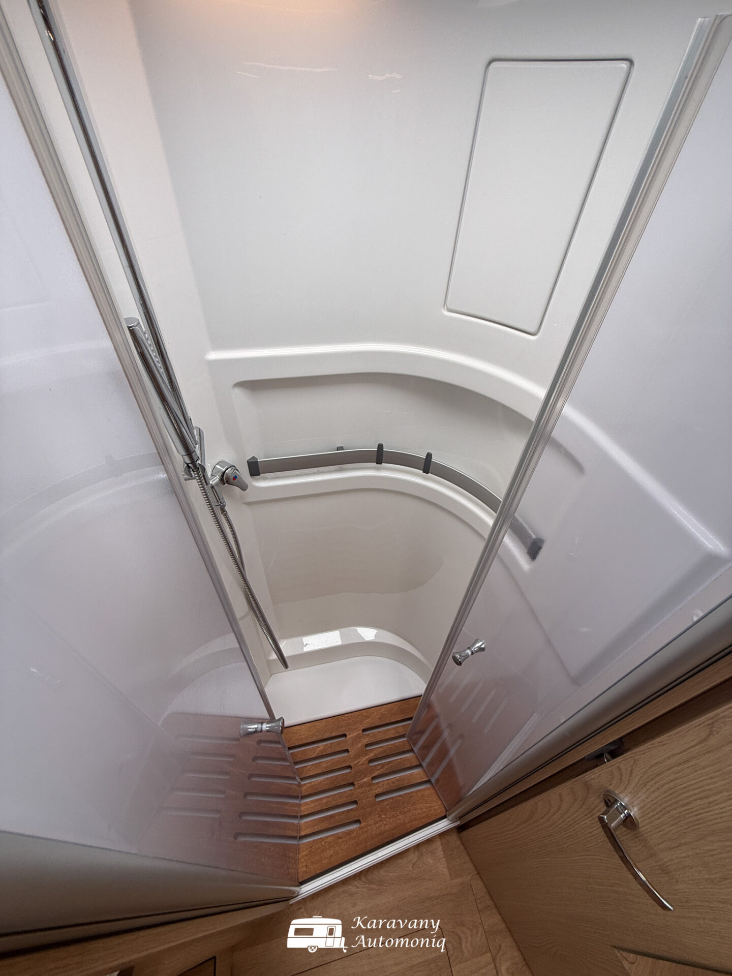 Hymer B 680 Mercedes Plná výbava, 3,5t, Markíza, Klíma, Solar, Nosič, TV, Sat, Stab. nohy, DuoControl, Adaptív