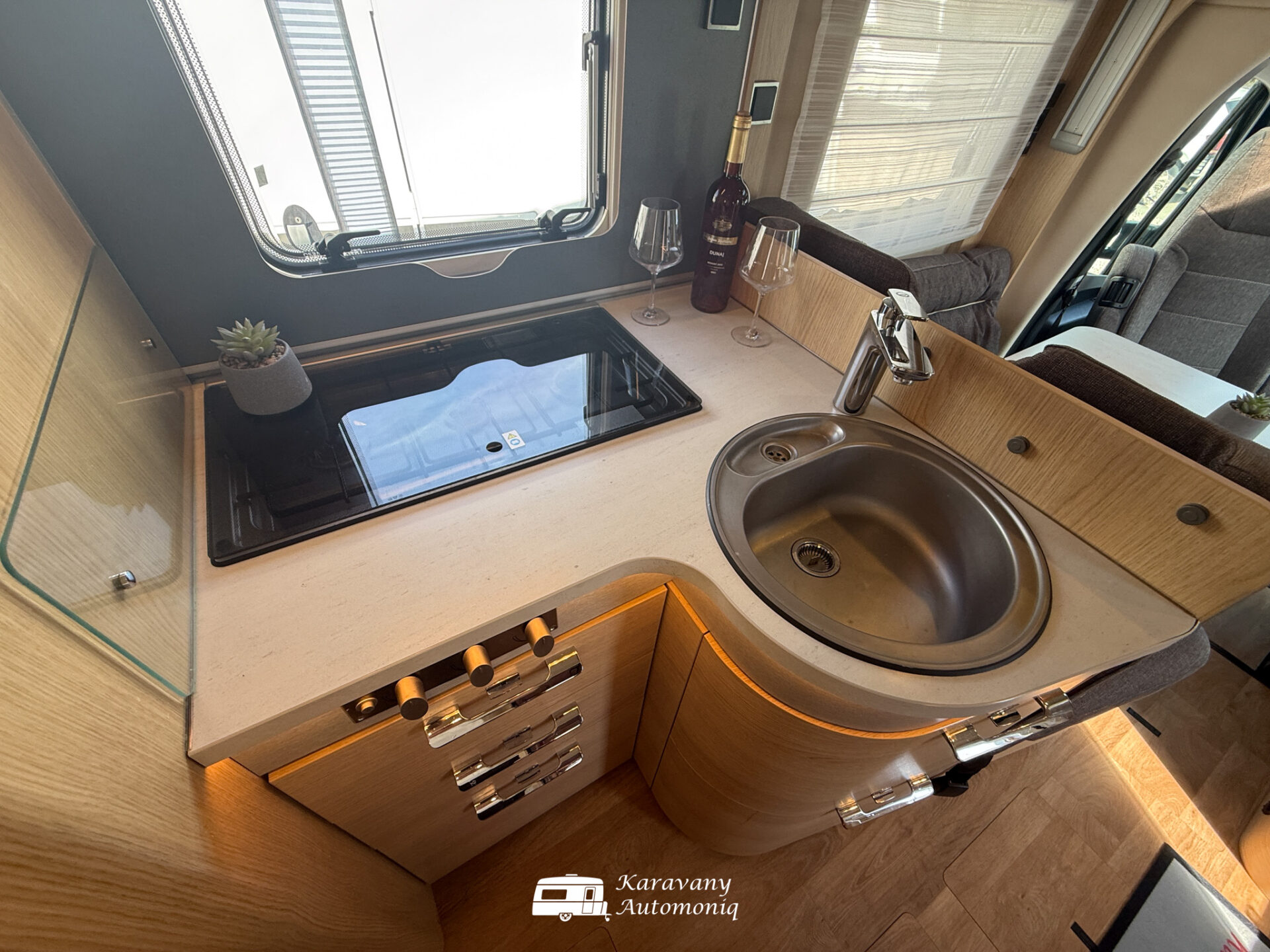 Hymer B 680 Mercedes Plná výbava, 3,5t, Markíza, Klíma, Solar, Nosič, TV, Sat, Stab. nohy, DuoControl, Adaptív