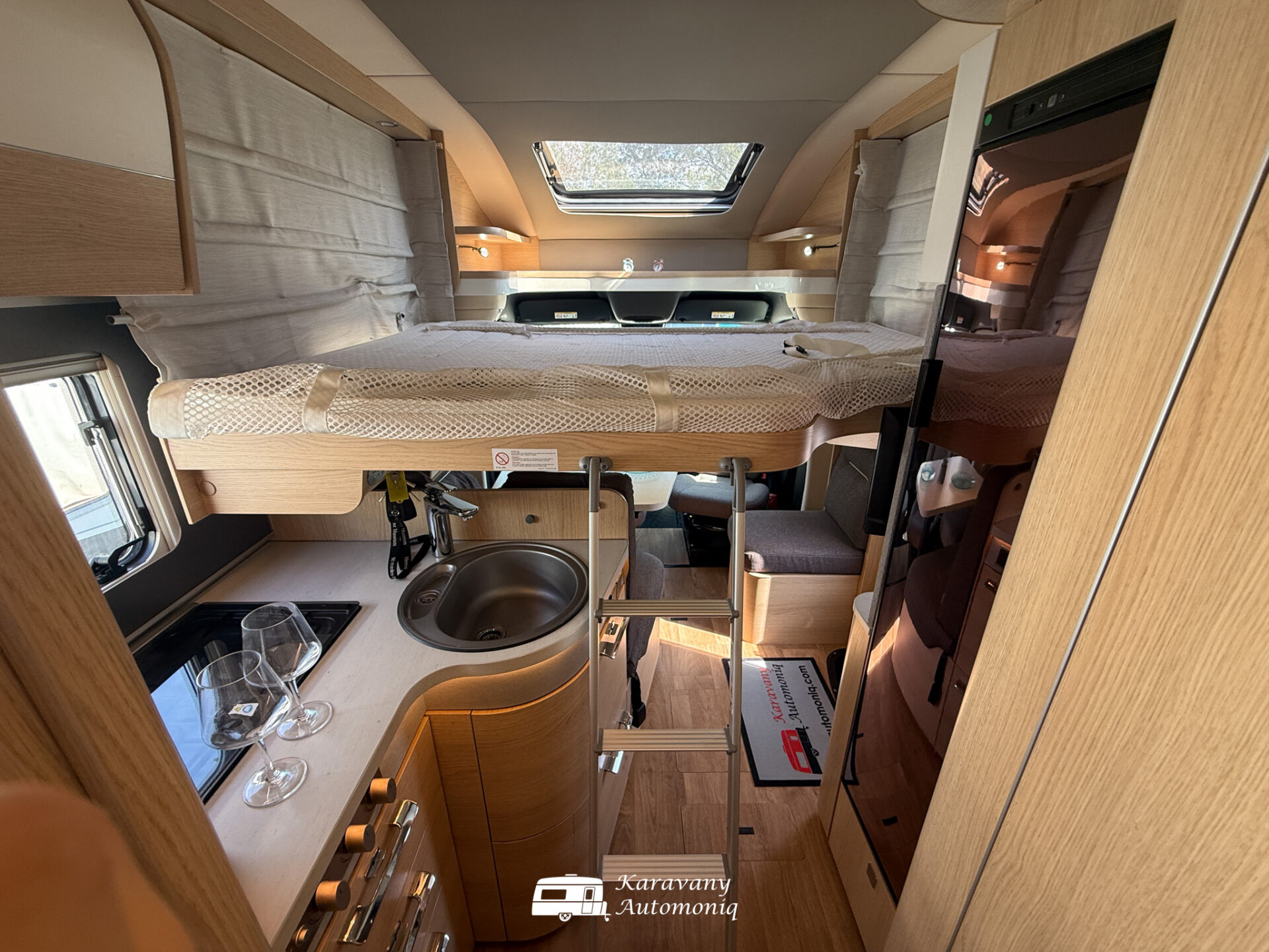 Hymer B 680 Mercedes Plná výbava, 3,5t, Markíza, Klíma, Solar, Nosič, TV, Sat, Stab. nohy, DuoControl, Adaptív