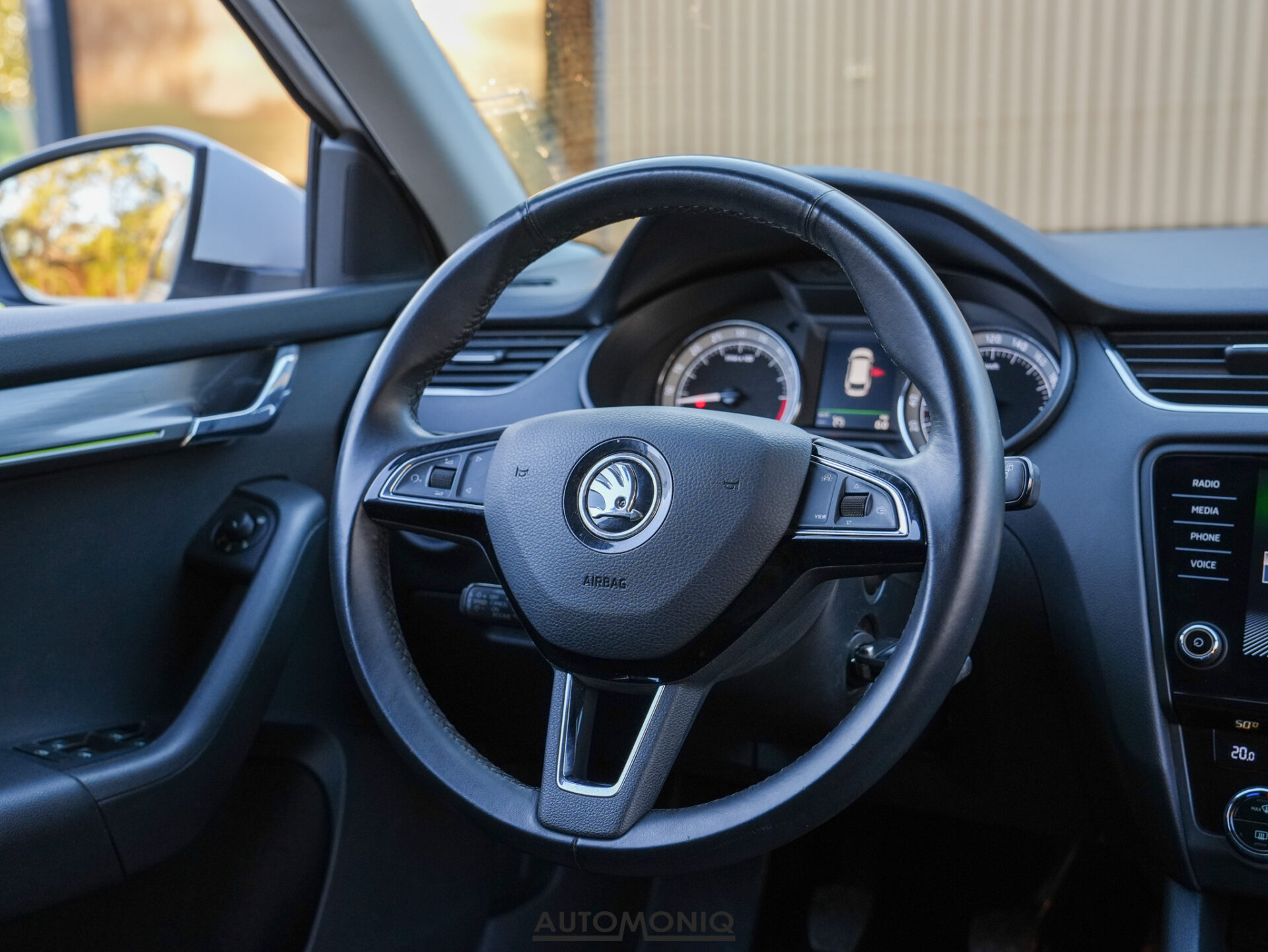 Skoda Octavia Combi 1.6 TDI Ťažné, P. senzory, Výhrev s., Carplay