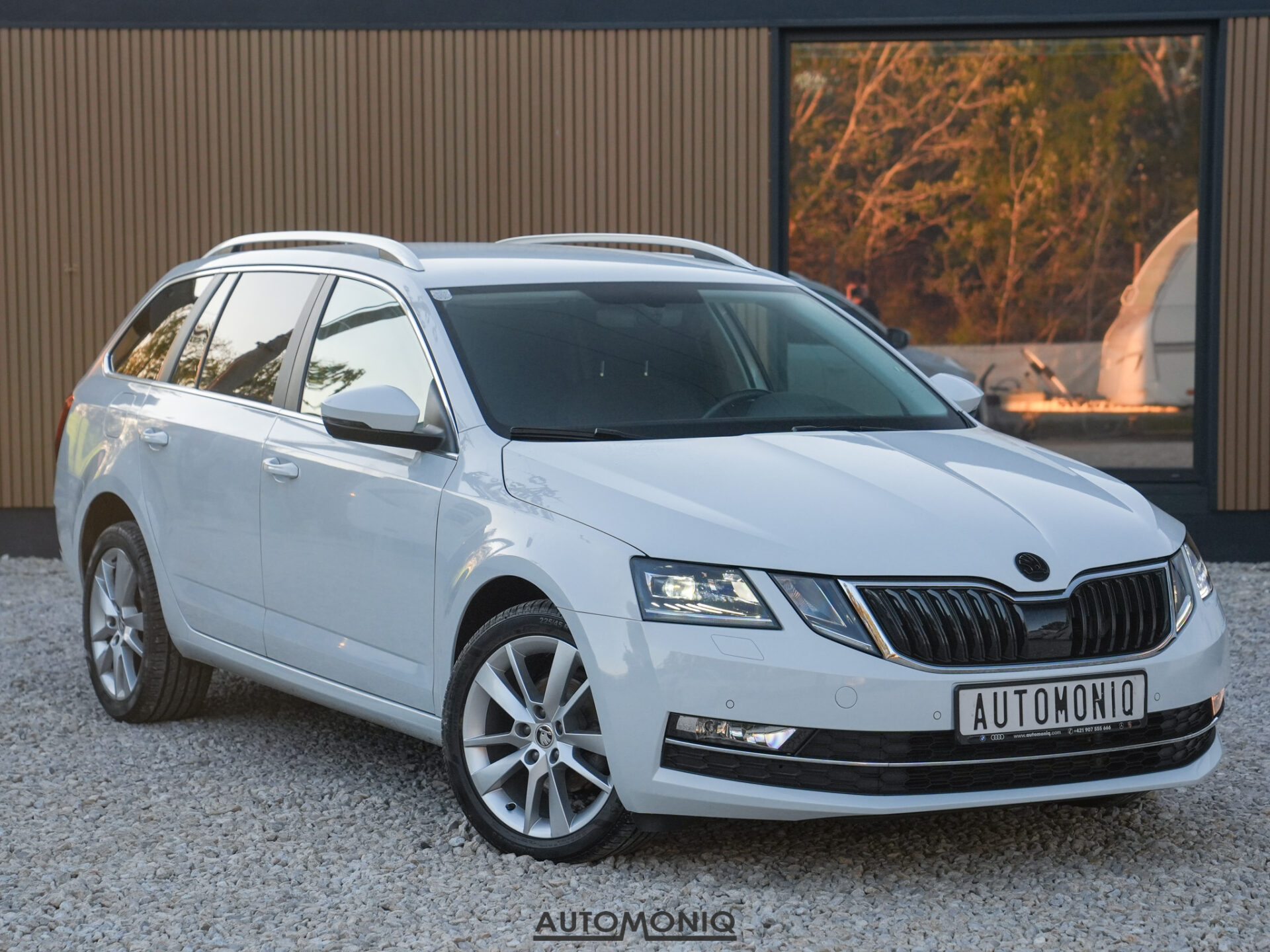 Skoda Octavia Combi 1.6 TDI Ťažné, P. senzory, Výhrev s., Carplay